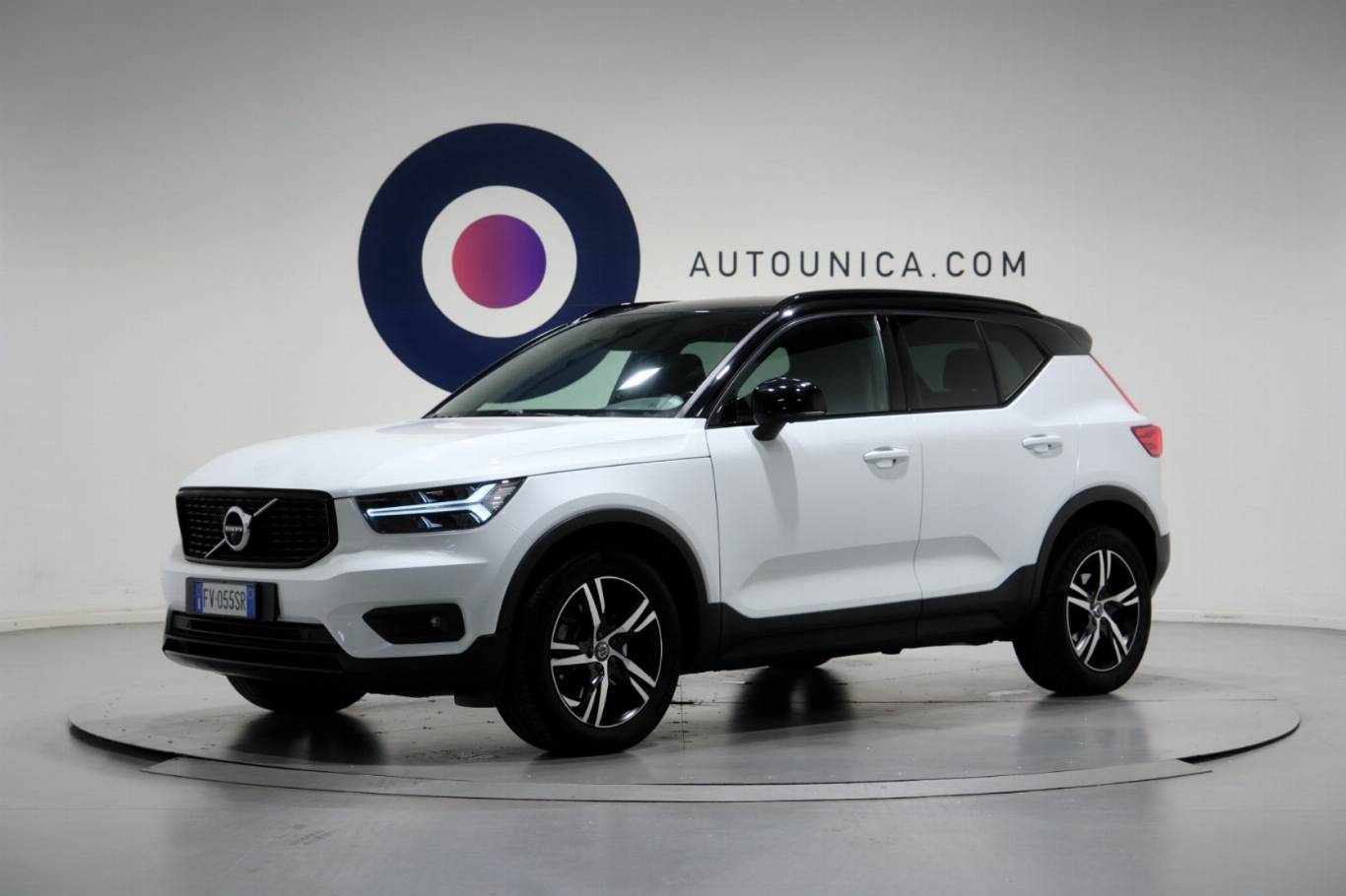 VOLVO XC40