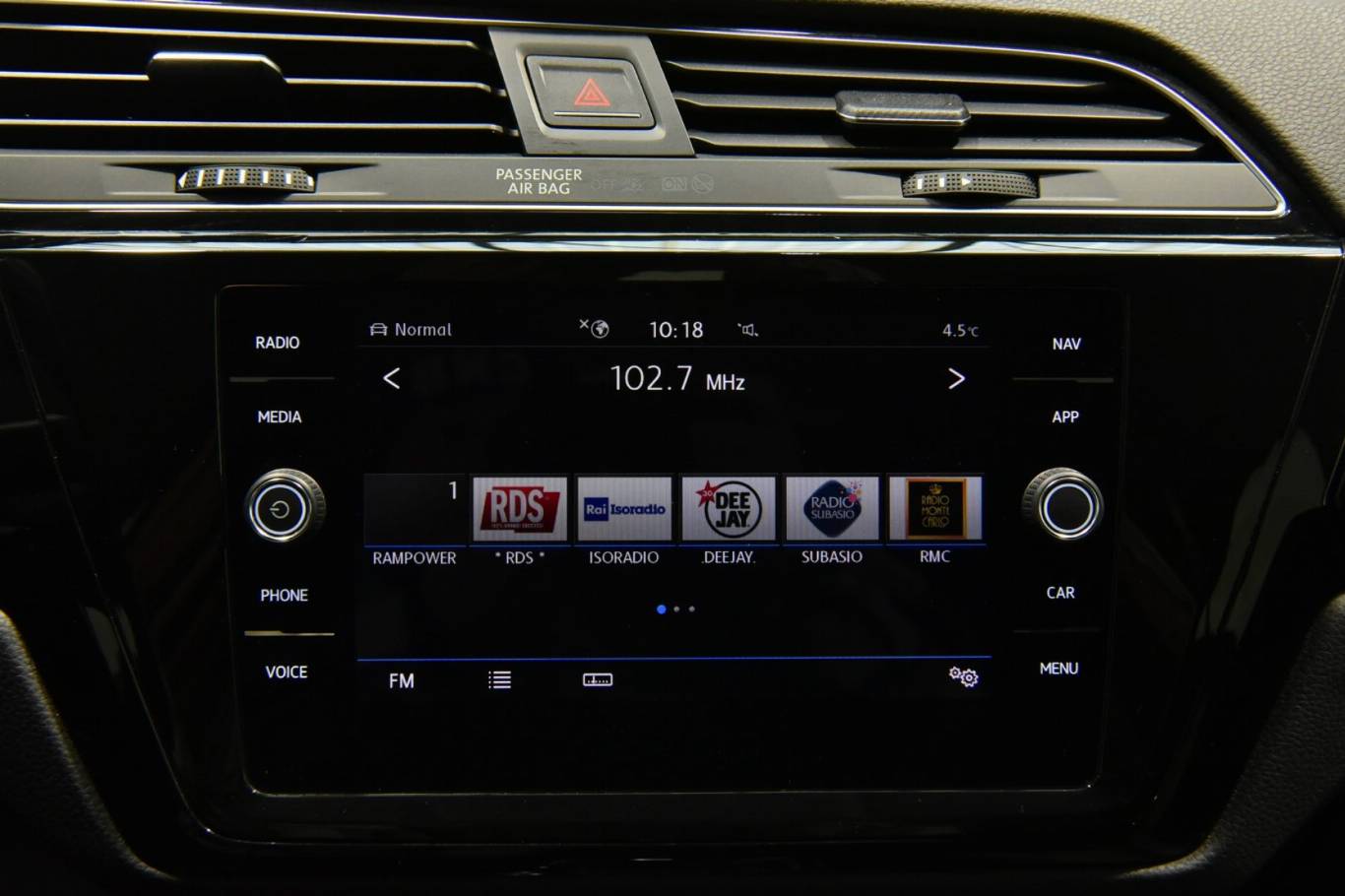 VOLKSWAGEN Touran 12