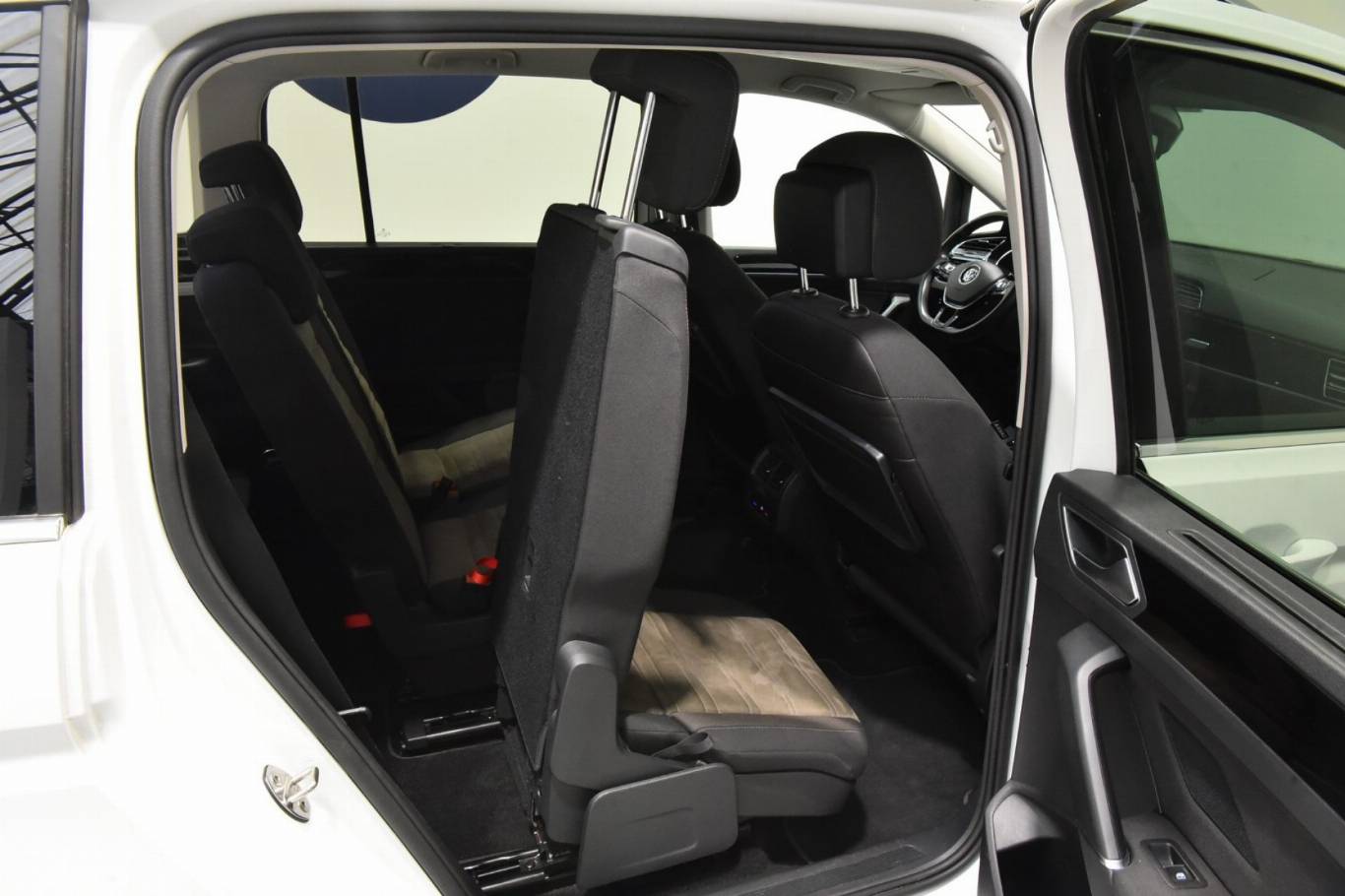 VOLKSWAGEN Touran 21