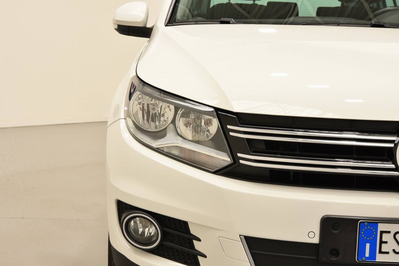 VOLKSWAGEN Tiguan 16