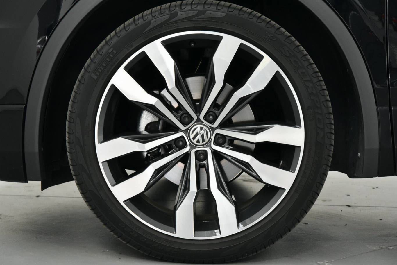 VOLKSWAGEN Tiguan 18