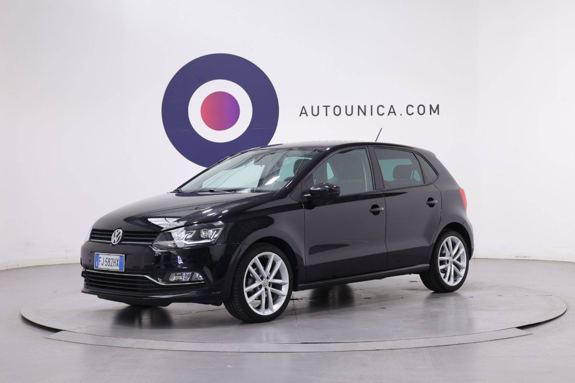 VOLKSWAGEN Polo