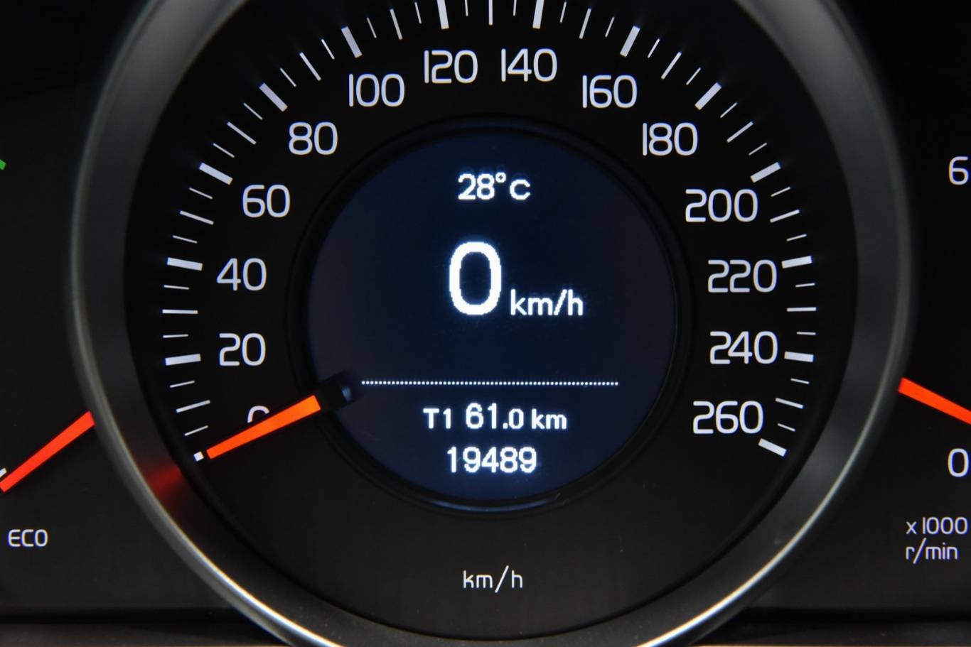 VOLVO V40 Cross Country 25