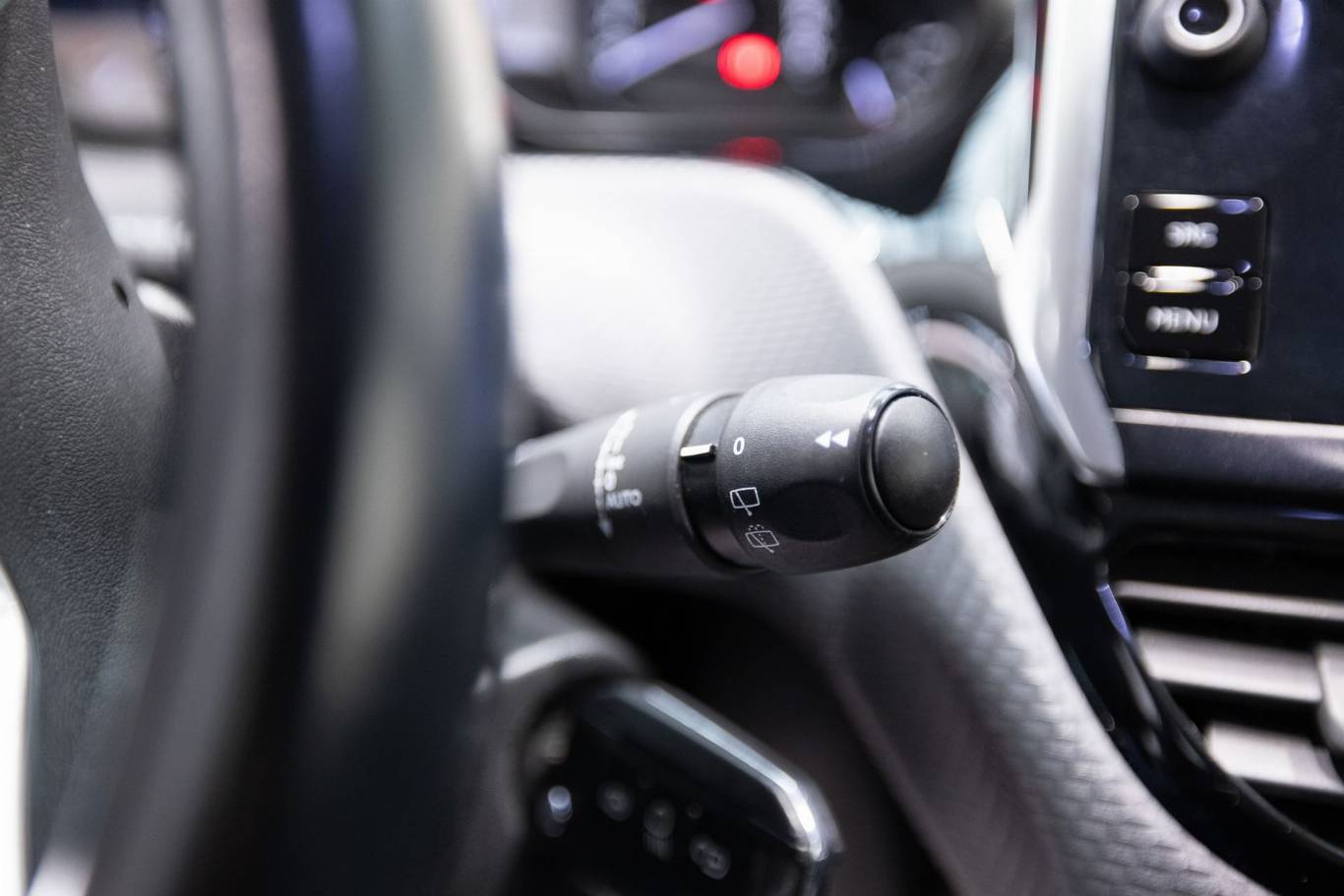 PEUGEOT 208 24