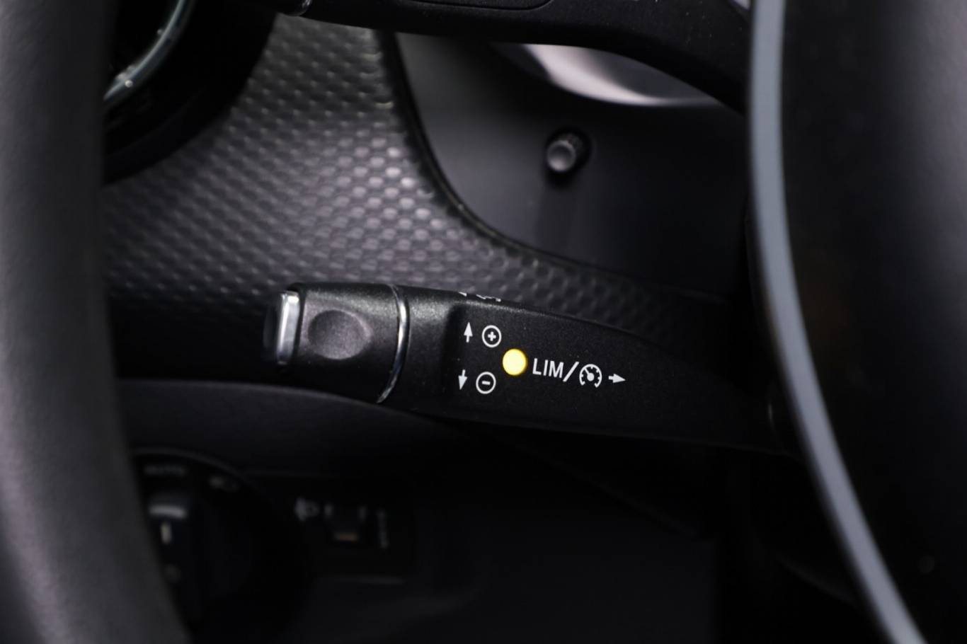 MERCEDES-BENZ A 180 21