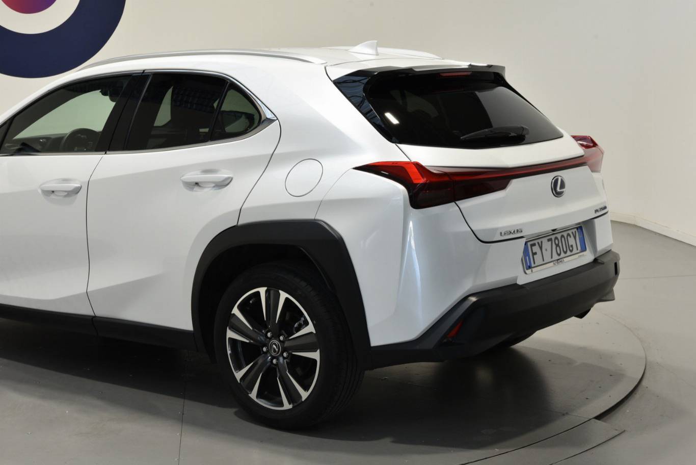 LEXUS UX 250h 38