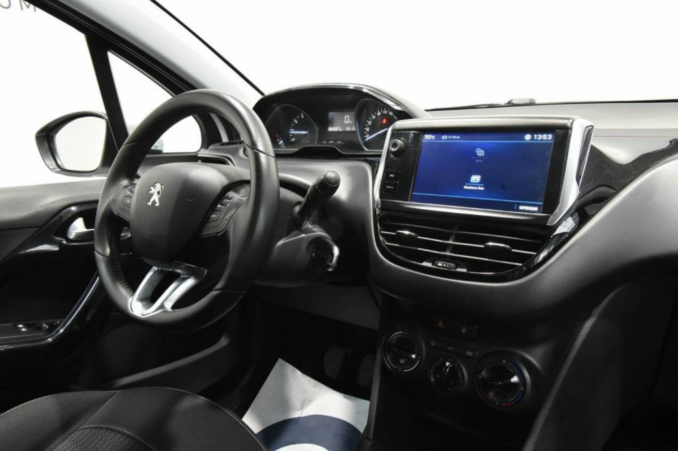 PEUGEOT 208 36