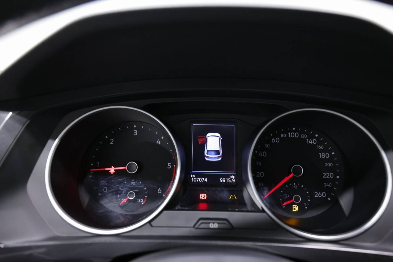VOLKSWAGEN Tiguan 8