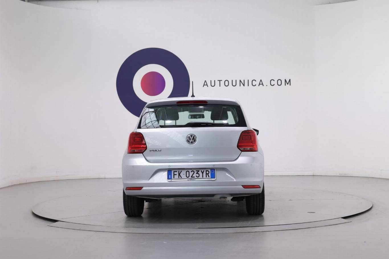 VOLKSWAGEN Polo 15