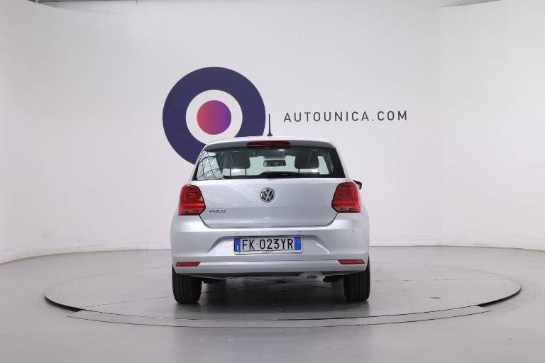 VOLKSWAGEN Polo 15