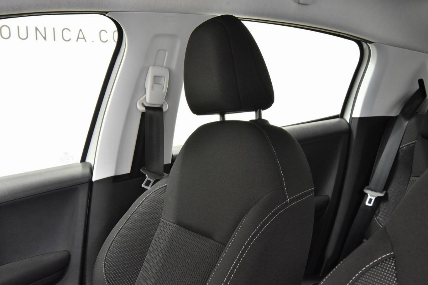 PEUGEOT 208 47