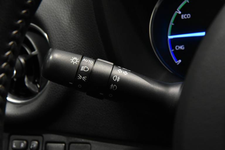 TOYOTA Yaris 8