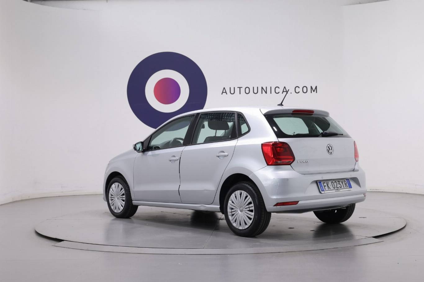 VOLKSWAGEN Polo 16