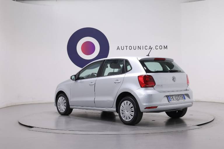 VOLKSWAGEN Polo 16