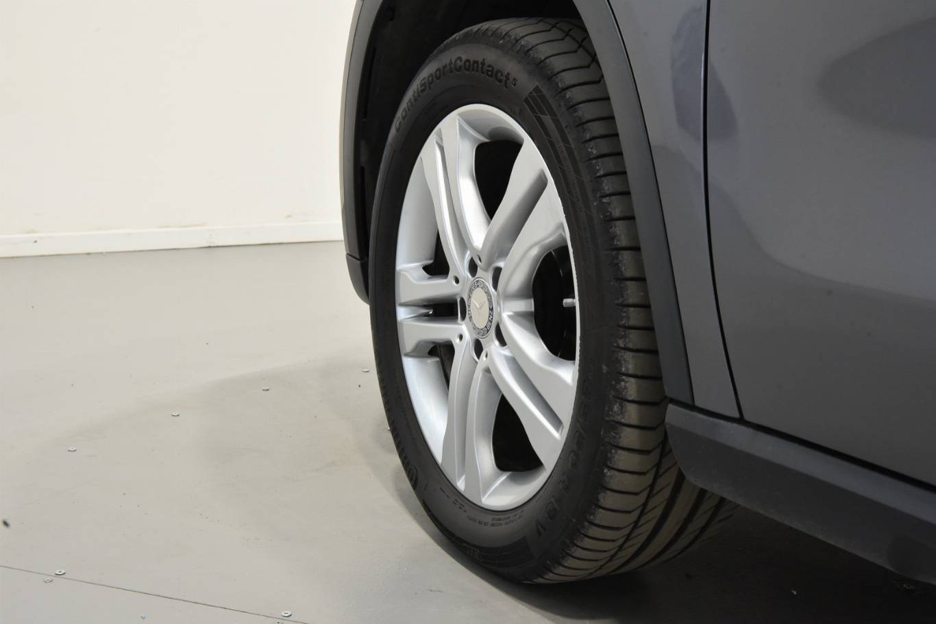 MERCEDES-BENZ GLA 200 9