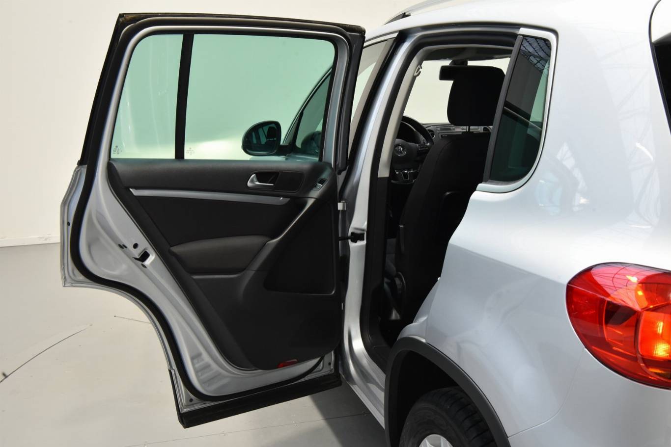 VOLKSWAGEN Tiguan 42
