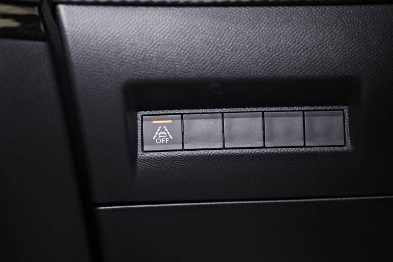 PEUGEOT 208 37