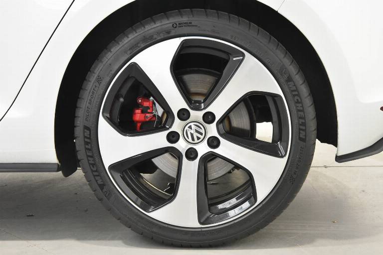VOLKSWAGEN Golf GTI 15