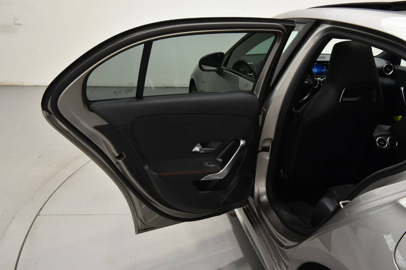 MERCEDES-BENZ A 250 38