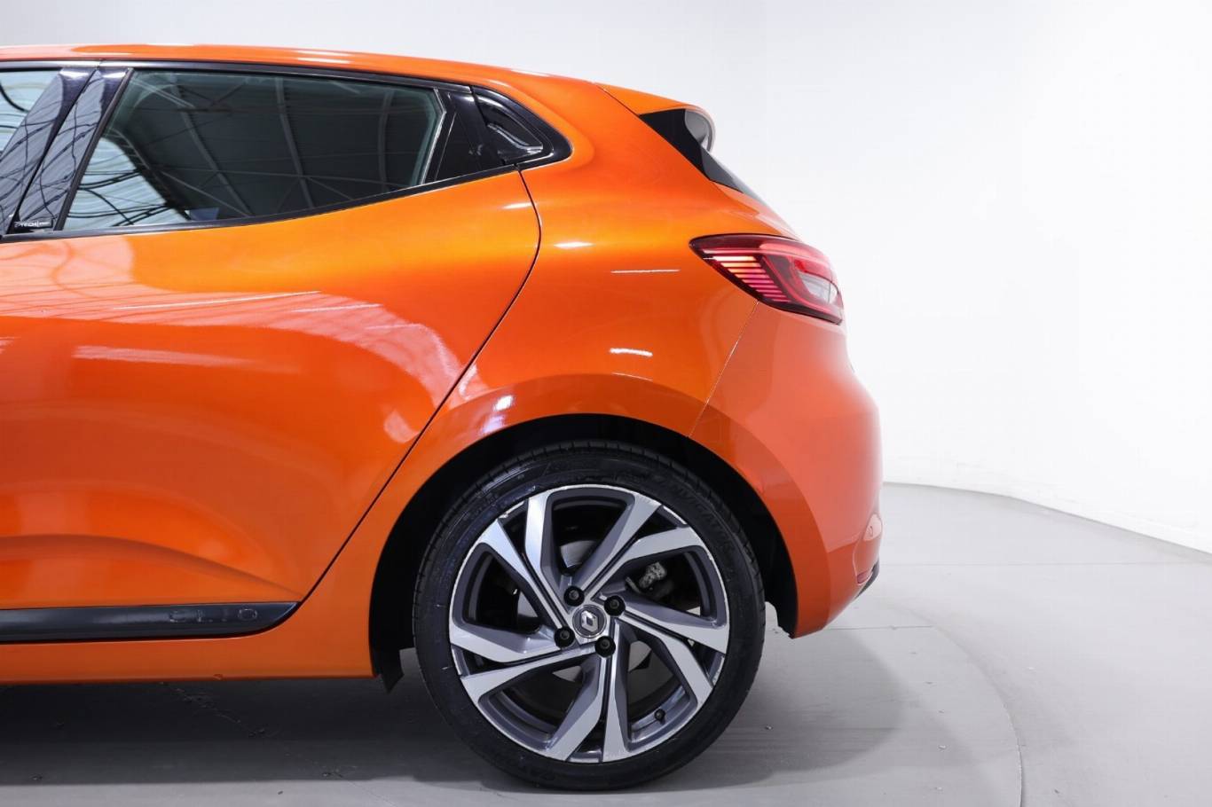 RENAULT Clio 37