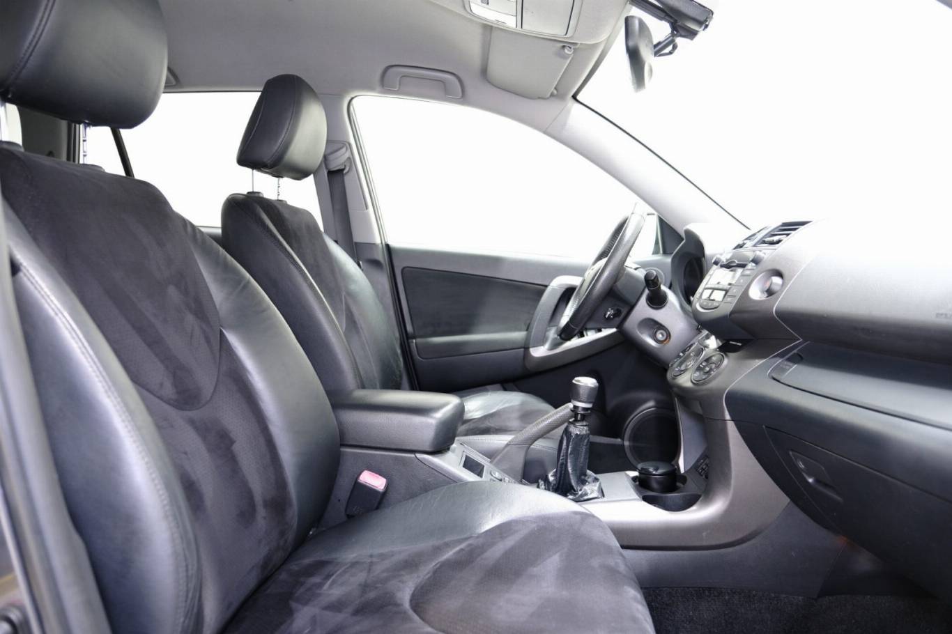 TOYOTA RAV 4 MY23 57