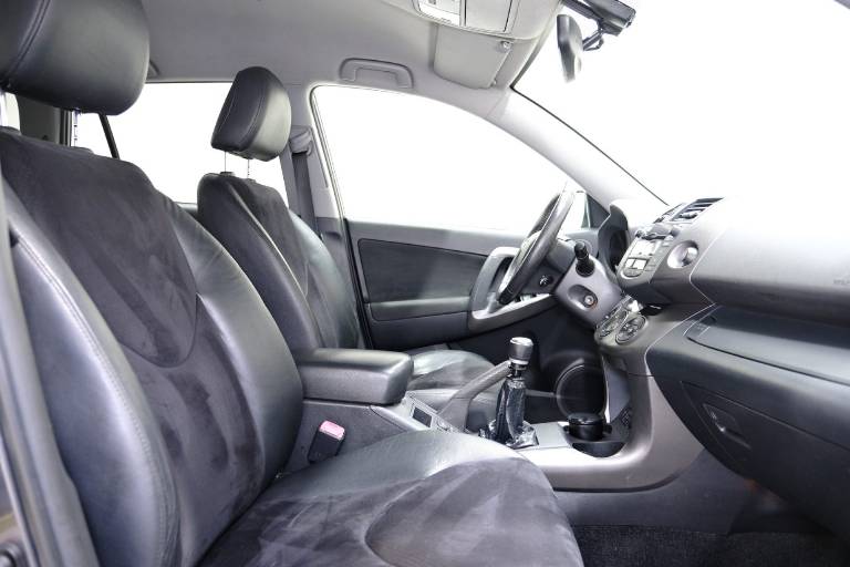 TOYOTA RAV 4 MY23 57