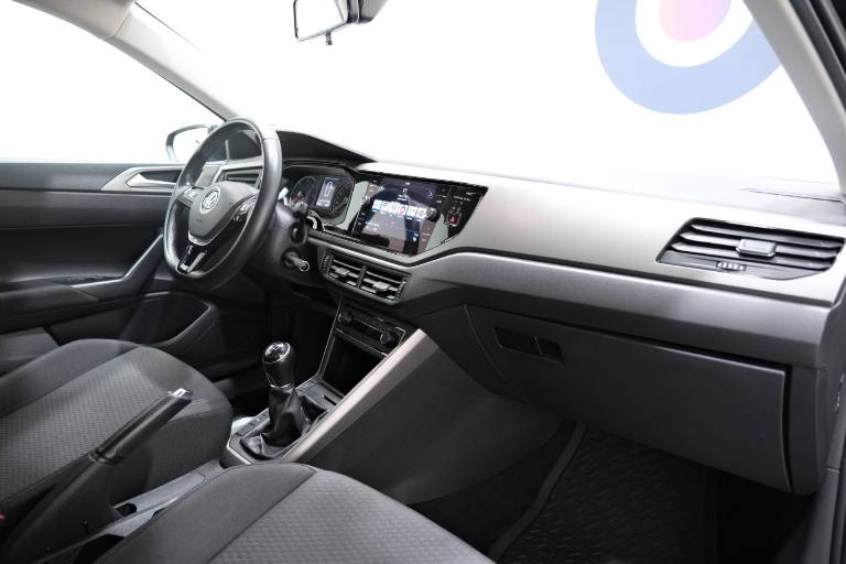 VOLKSWAGEN Polo 50