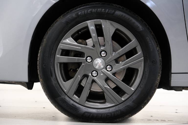 PEUGEOT 208 14