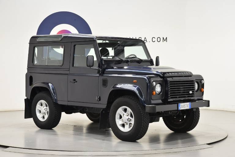 LAND ROVER Defender 3