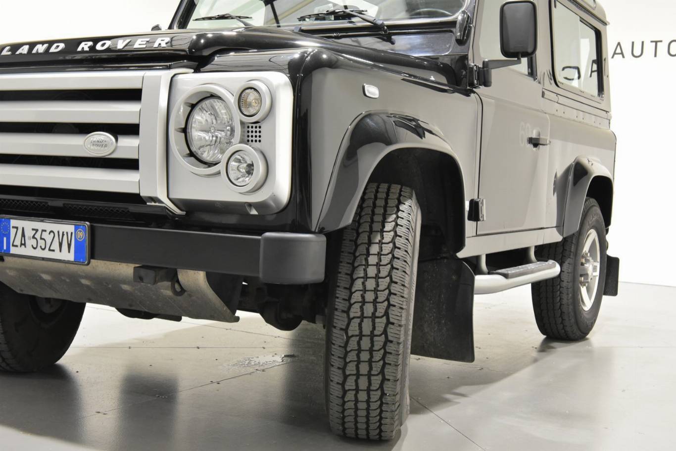 LAND ROVER Defender 76