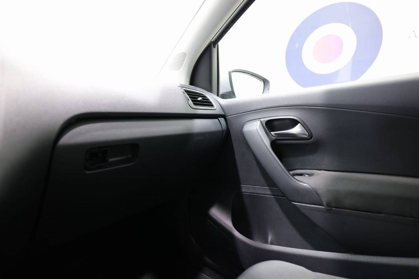 VOLKSWAGEN Polo 28