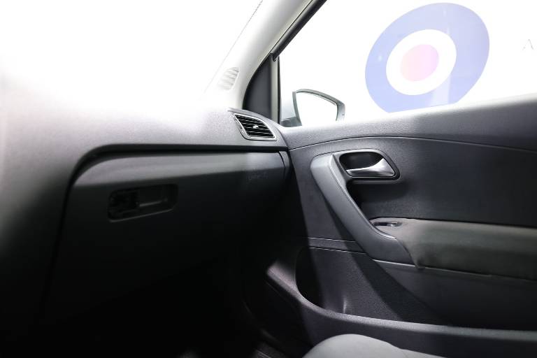VOLKSWAGEN Polo 28