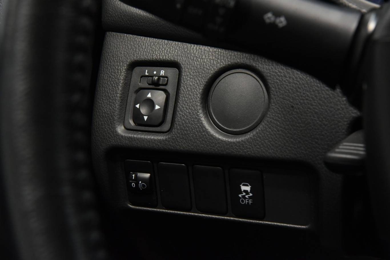 MITSUBISHI L200 11