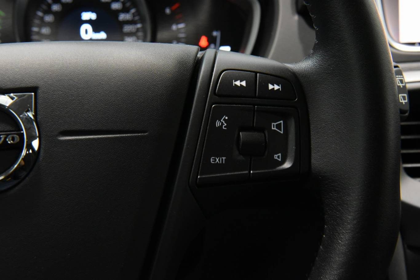 VOLVO V40 Cross Country 8