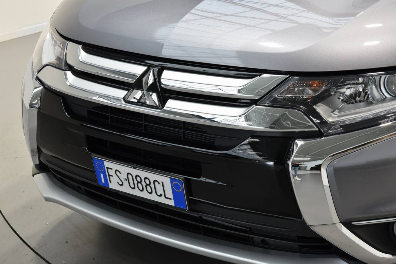 MITSUBISHI Outlander 55