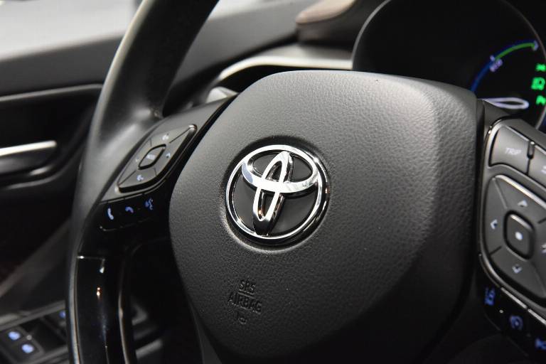 TOYOTA C-HR 38