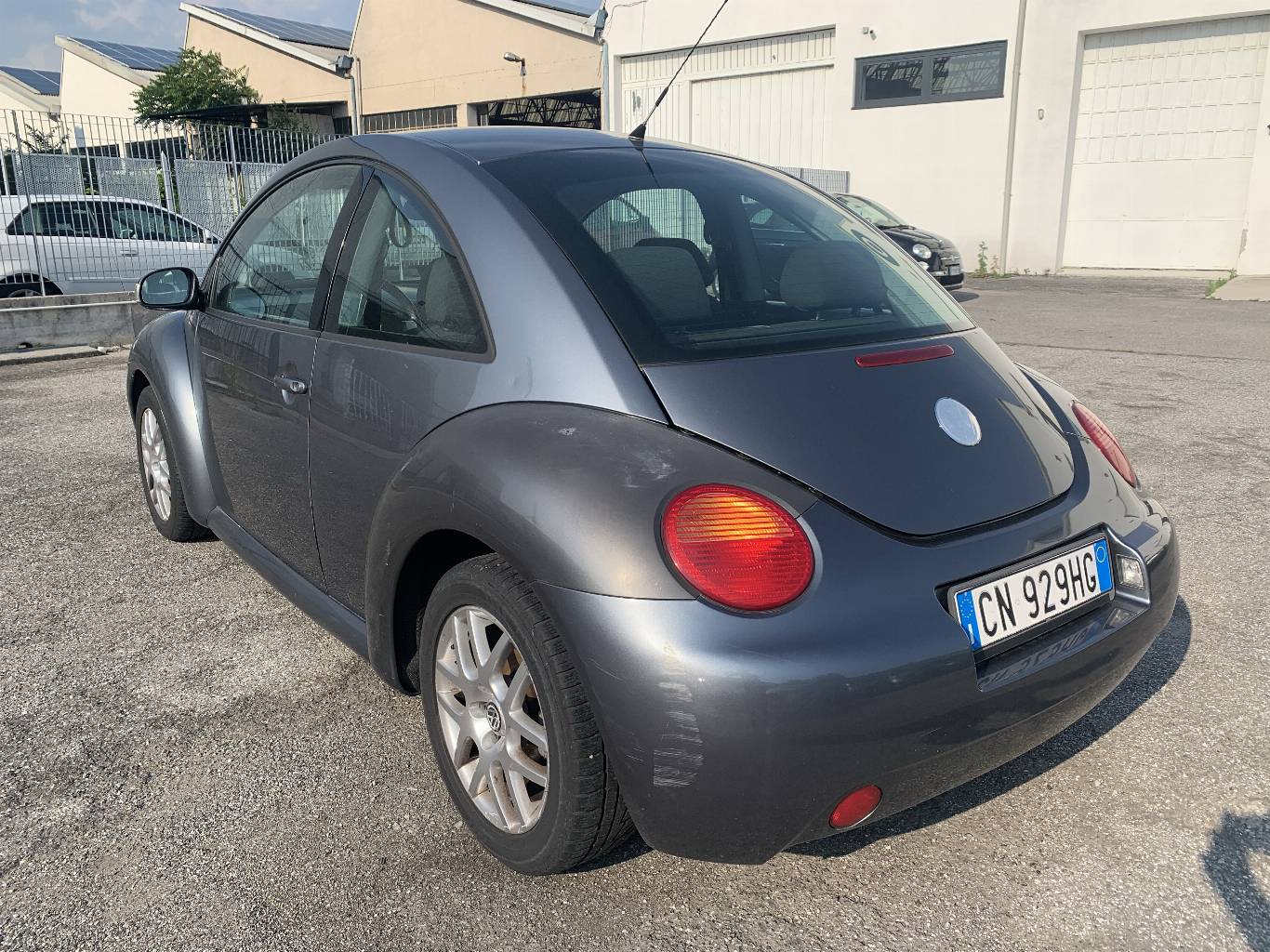 VOLKSWAGEN New Beetle 6