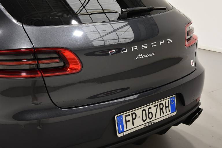 PORSCHE Macan 58