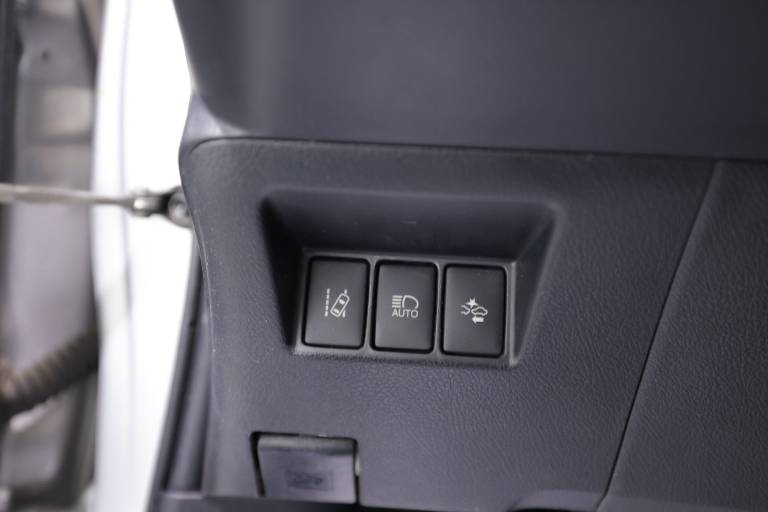 TOYOTA Yaris 25