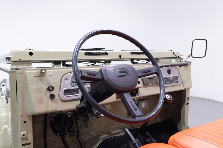 TOYOTA Land Cruiser 5