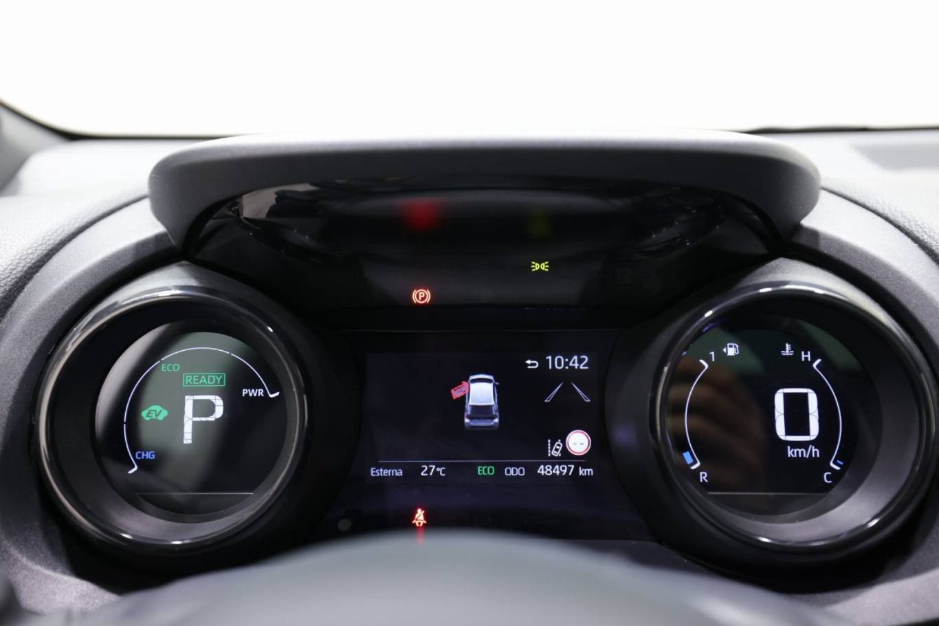 TOYOTA Yaris 8