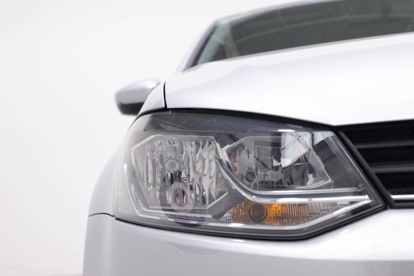 VOLKSWAGEN Polo 12