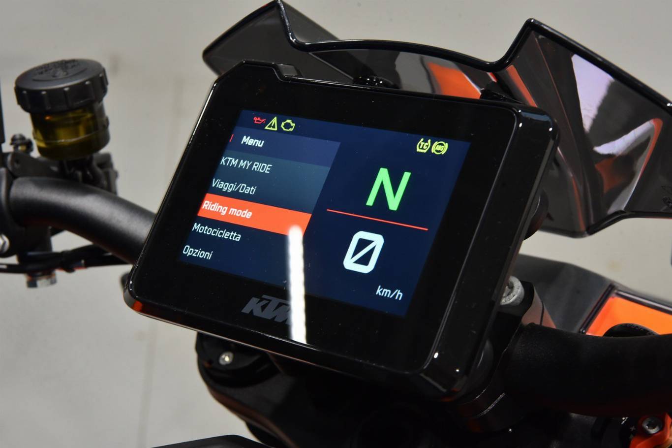 KTM 1290 Super Duke R 53