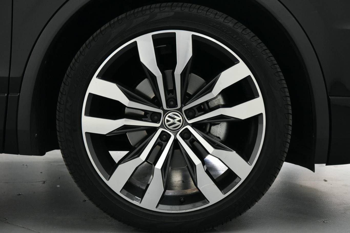 VOLKSWAGEN Tiguan 19