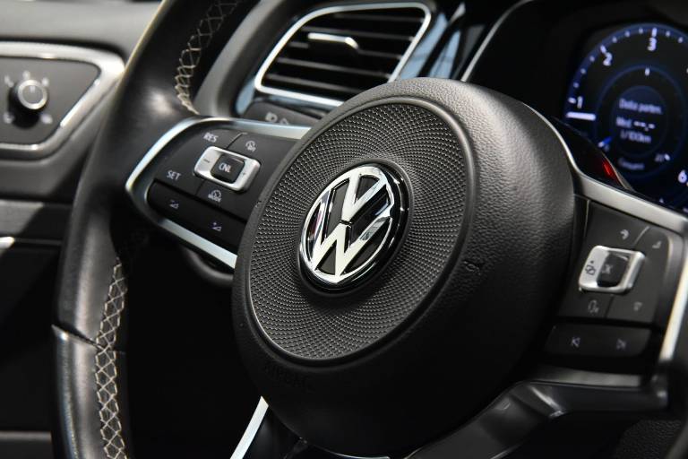 VOLKSWAGEN Golf 22