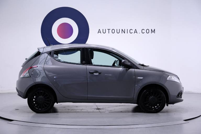 LANCIA Ypsilon 4