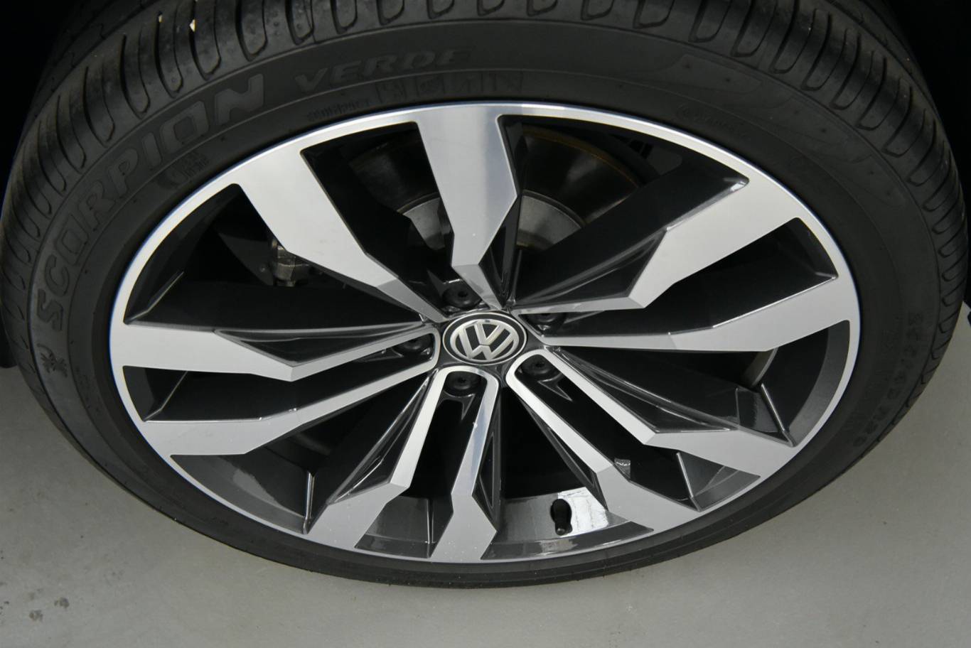 VOLKSWAGEN Tiguan 13