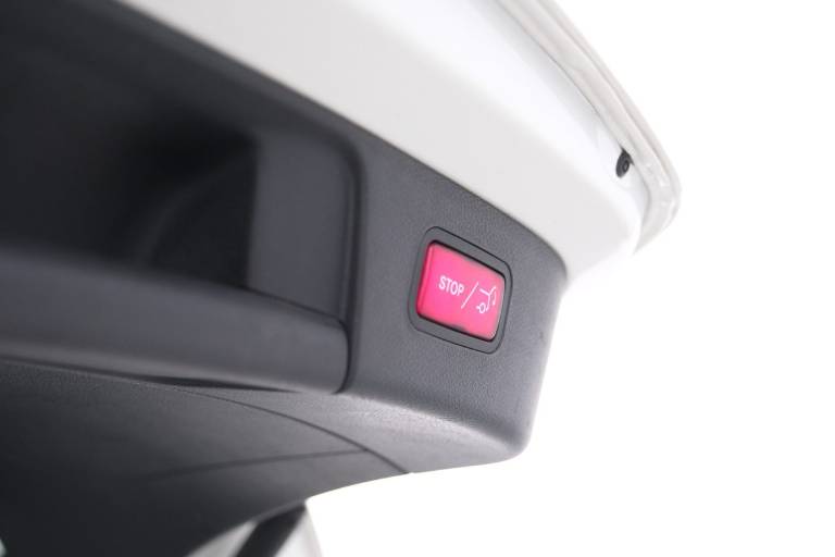 MERCEDES-BENZ GLA 220 64