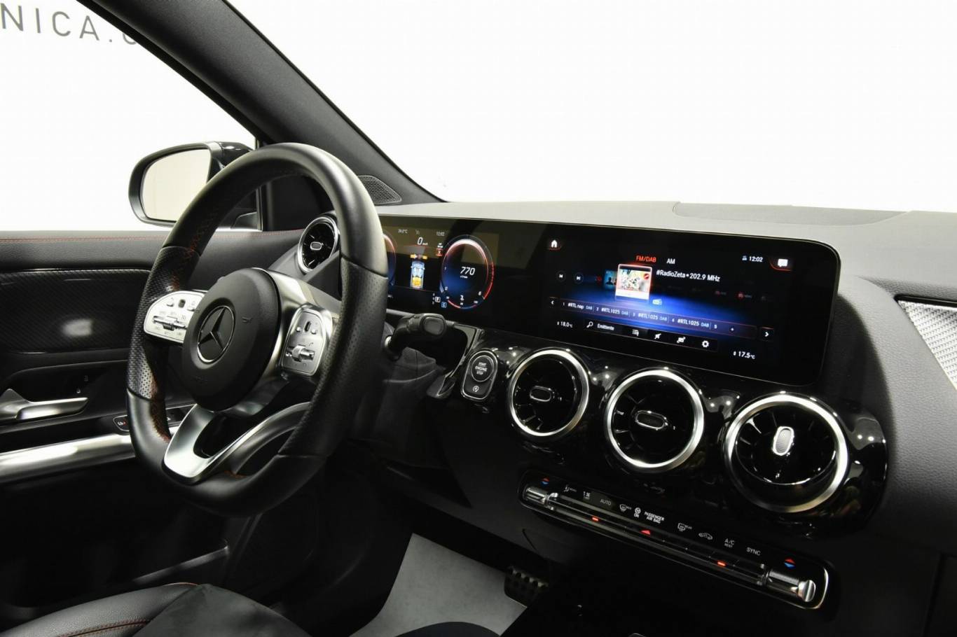 MERCEDES-BENZ GLA 200 27