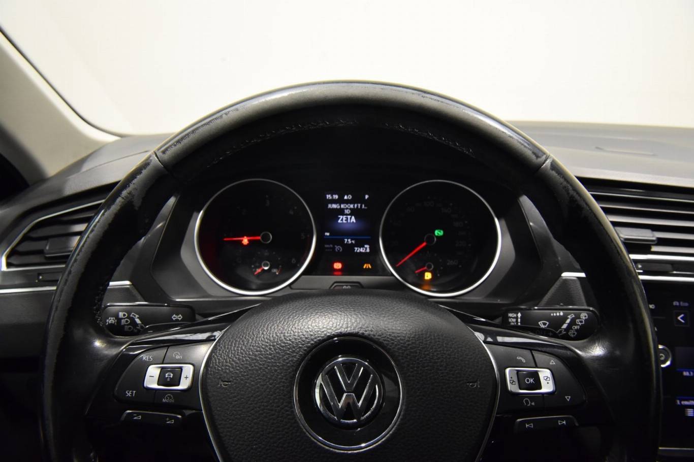 VOLKSWAGEN Tiguan 17